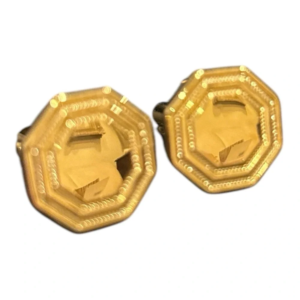 Men’s vintage cuff links 2 pair gold tone. J25